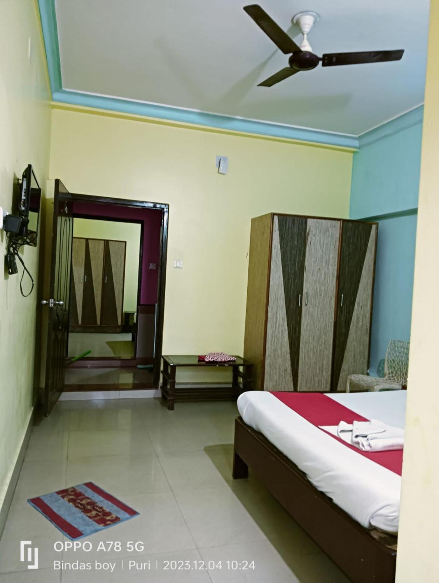 Hotel D2 Holiday Inn -Near Niladri Sea Beach - Puri - Official Verified Exterior photo