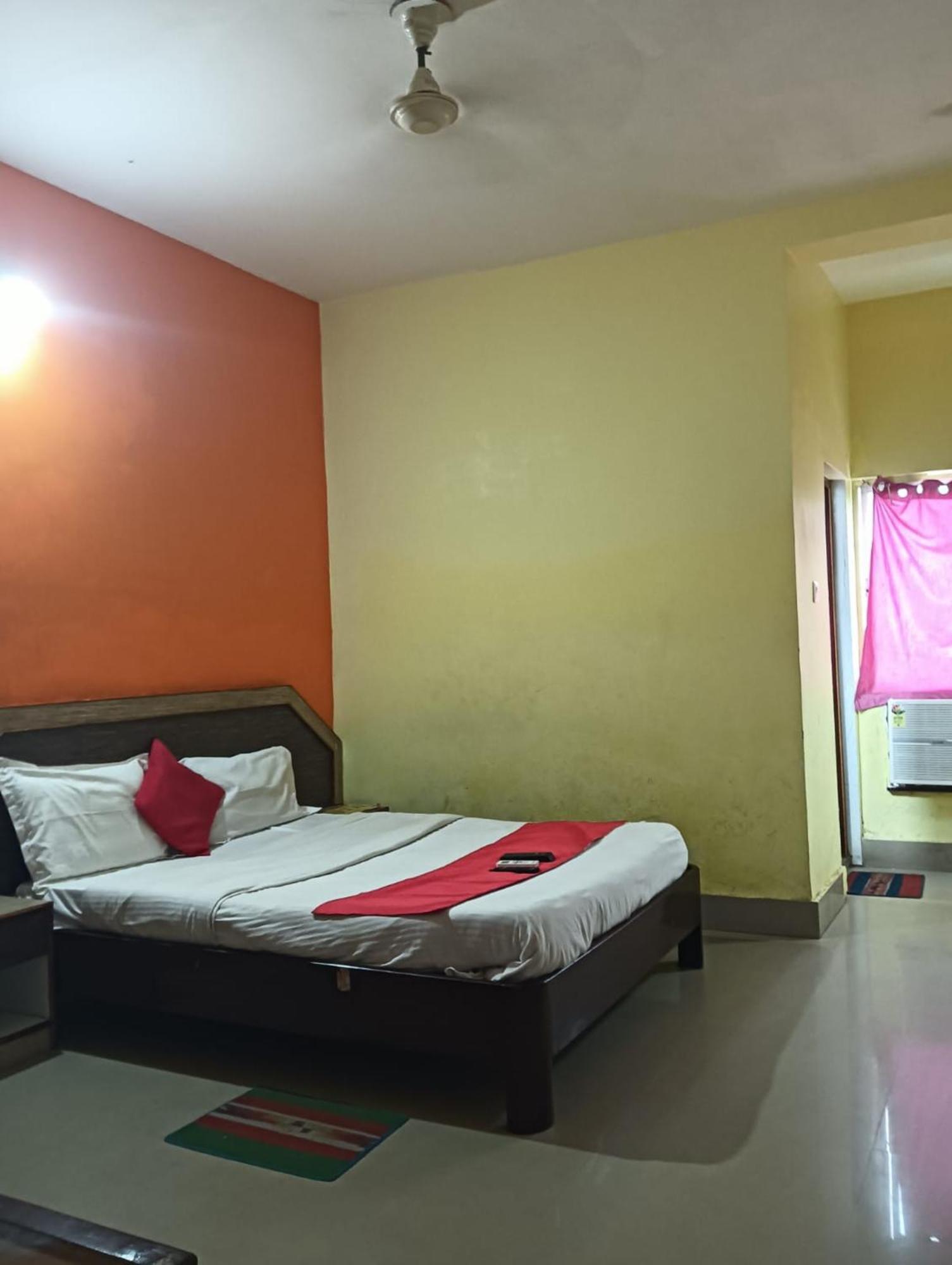 Hotel D2 Holiday Inn -Near Niladri Sea Beach - Puri - Official Verified Exterior photo