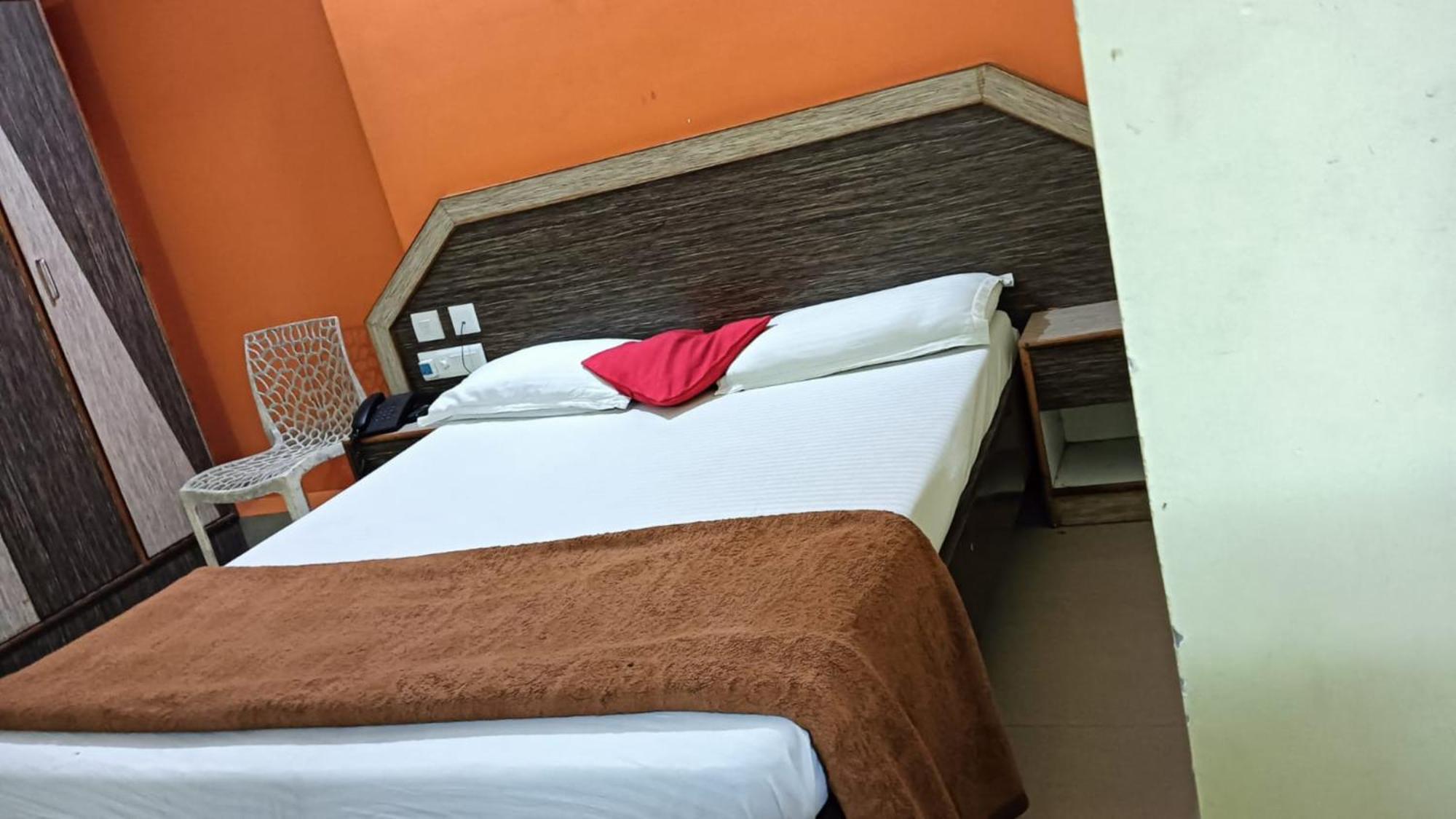 Hotel D2 Holiday Inn -Near Niladri Sea Beach - Puri - Official Verified Exterior photo