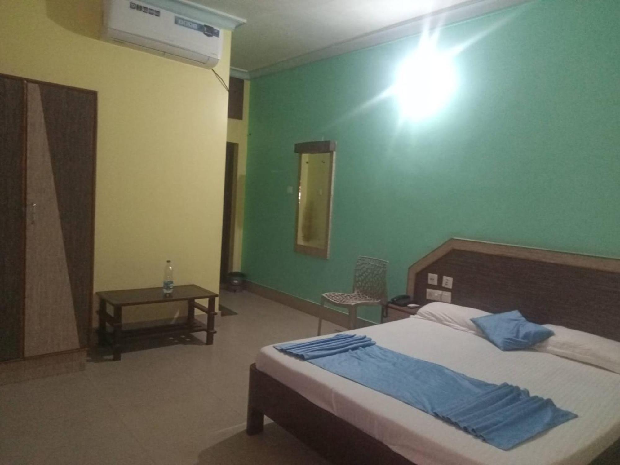 Hotel D2 Holiday Inn -Near Niladri Sea Beach - Puri - Official Verified Exterior photo