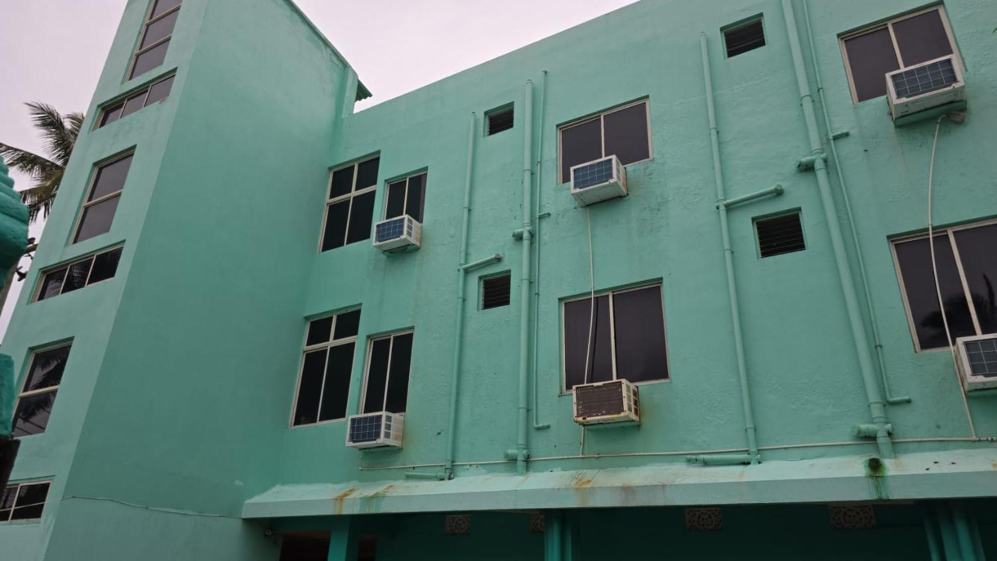 Hotel D2 Holiday Inn -Near Niladri Sea Beach - Puri - Official Verified Exterior photo