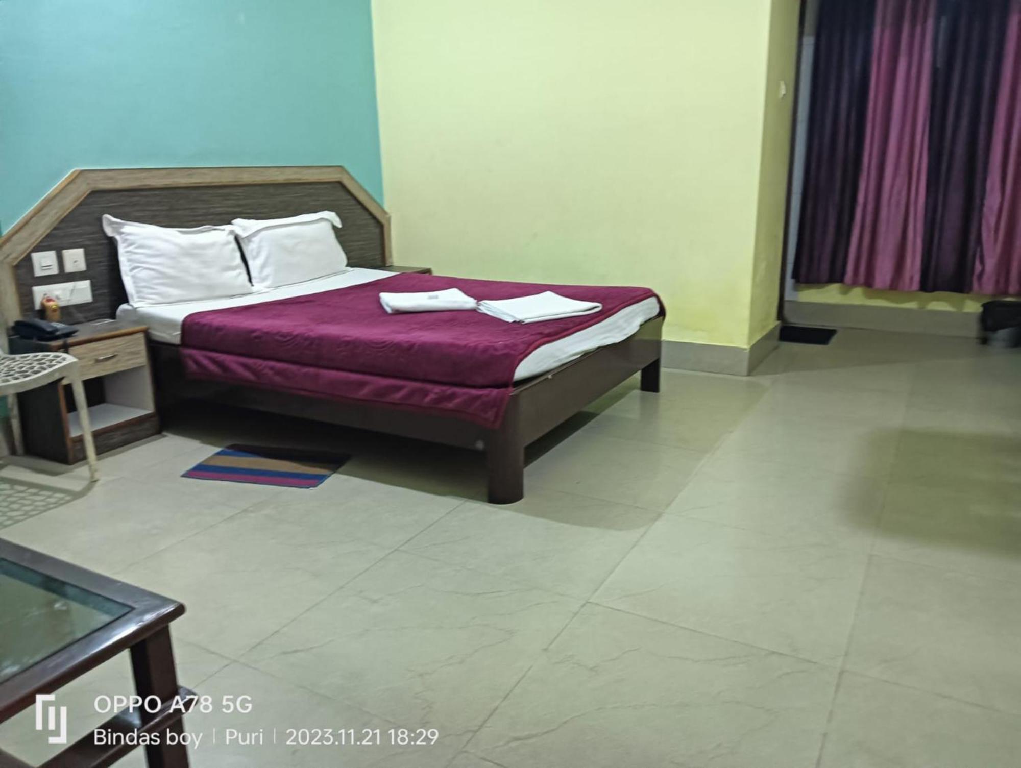 Hotel D2 Holiday Inn -Near Niladri Sea Beach - Puri - Official Verified Exterior photo